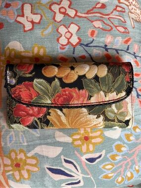 NWOT Vintage Avon Floral Wallet